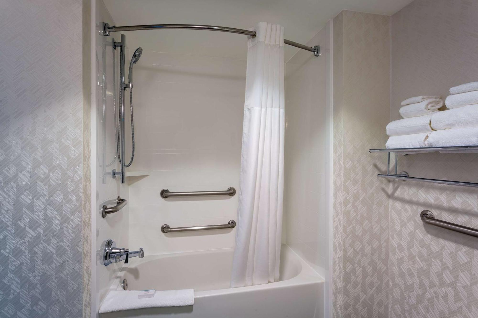 Hampton Inn & Suites Herndon-Reston Esterno foto