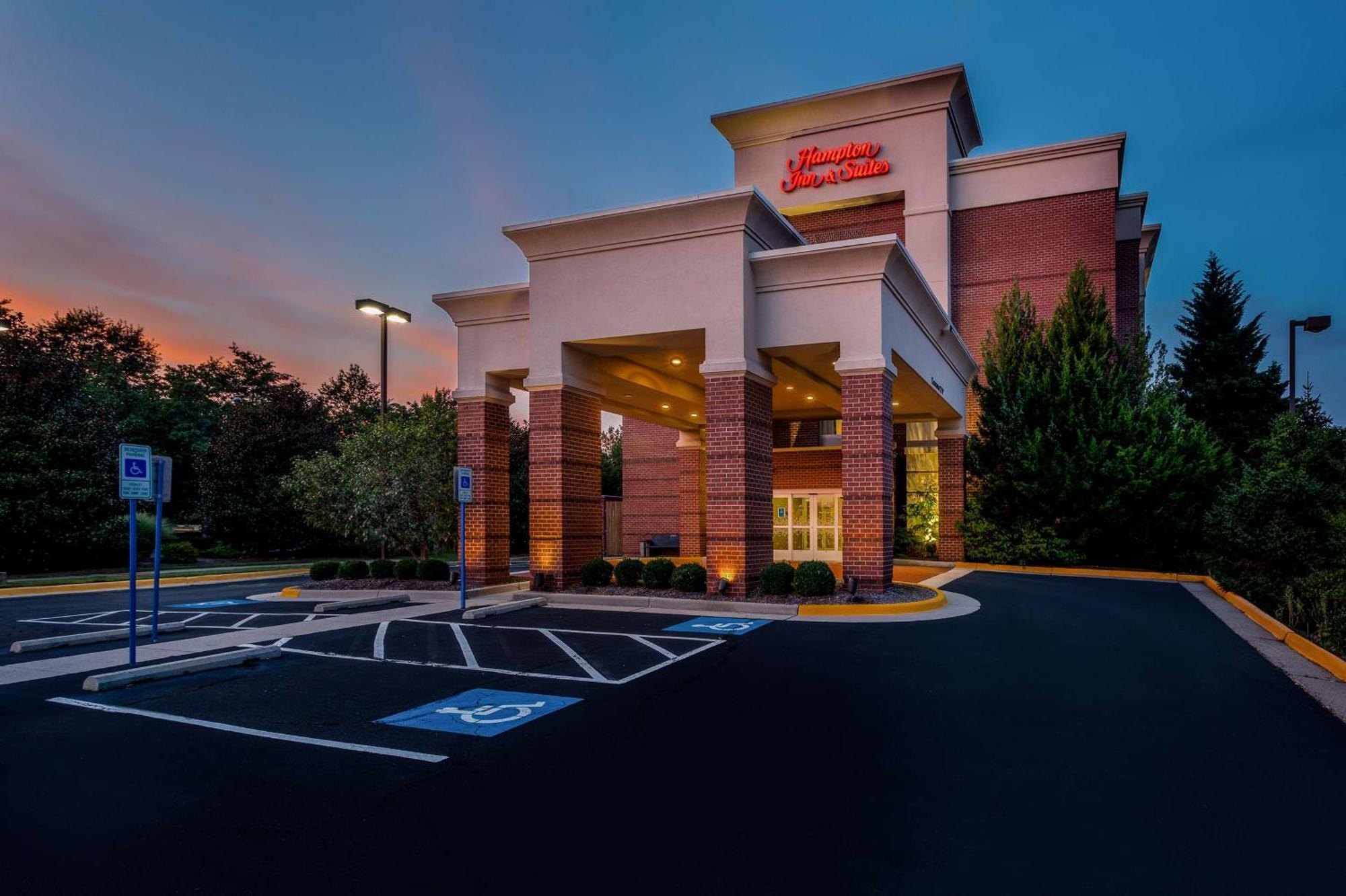 Hampton Inn & Suites Herndon-Reston Esterno foto